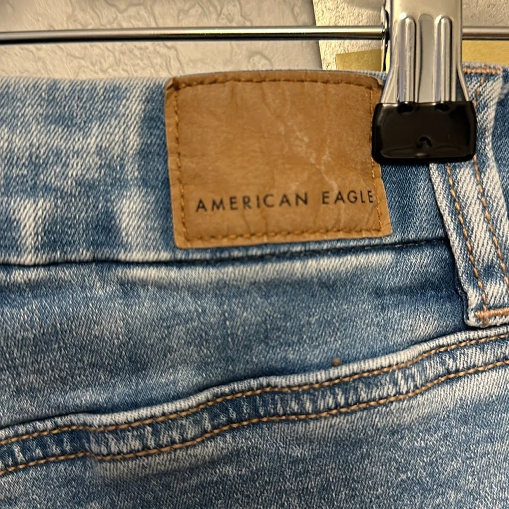 American Eagle ripped jeans. - Picture 3 of 7